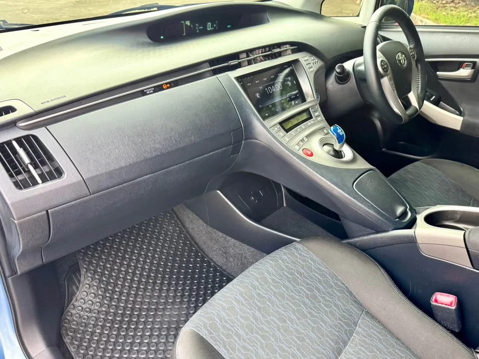 2014 Toyota Prius III 2