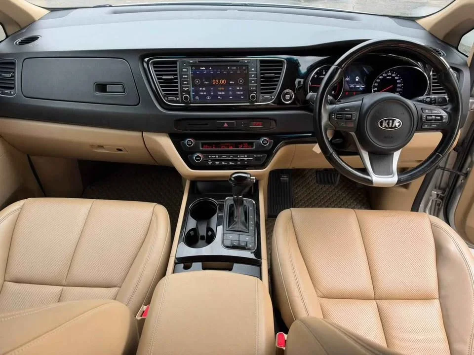 2015 Kia Carnival III 2