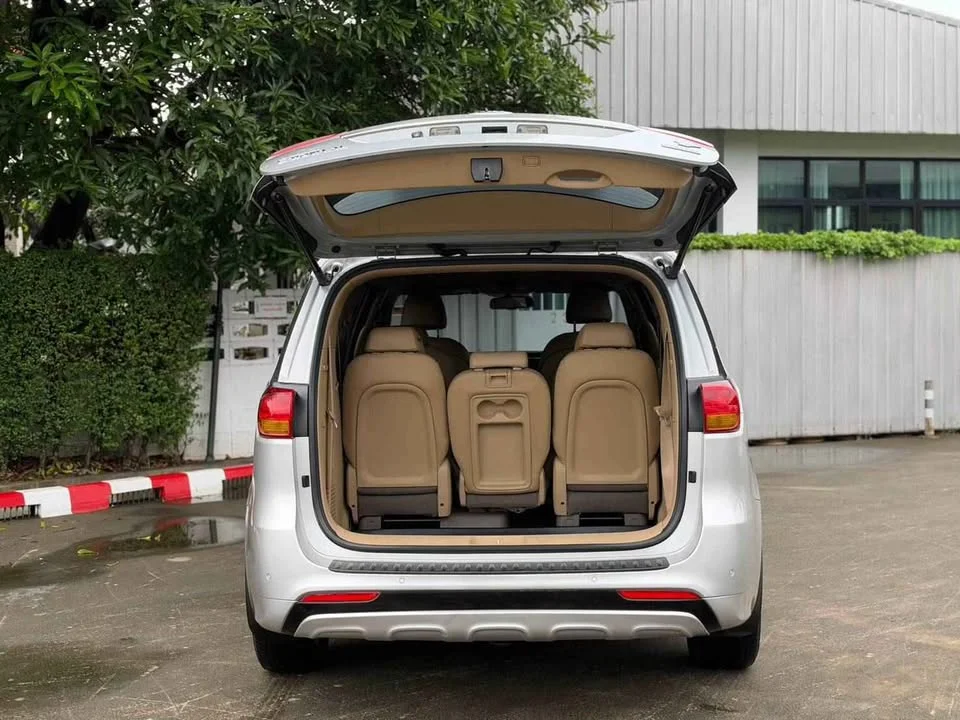 2015 Kia Carnival III 3