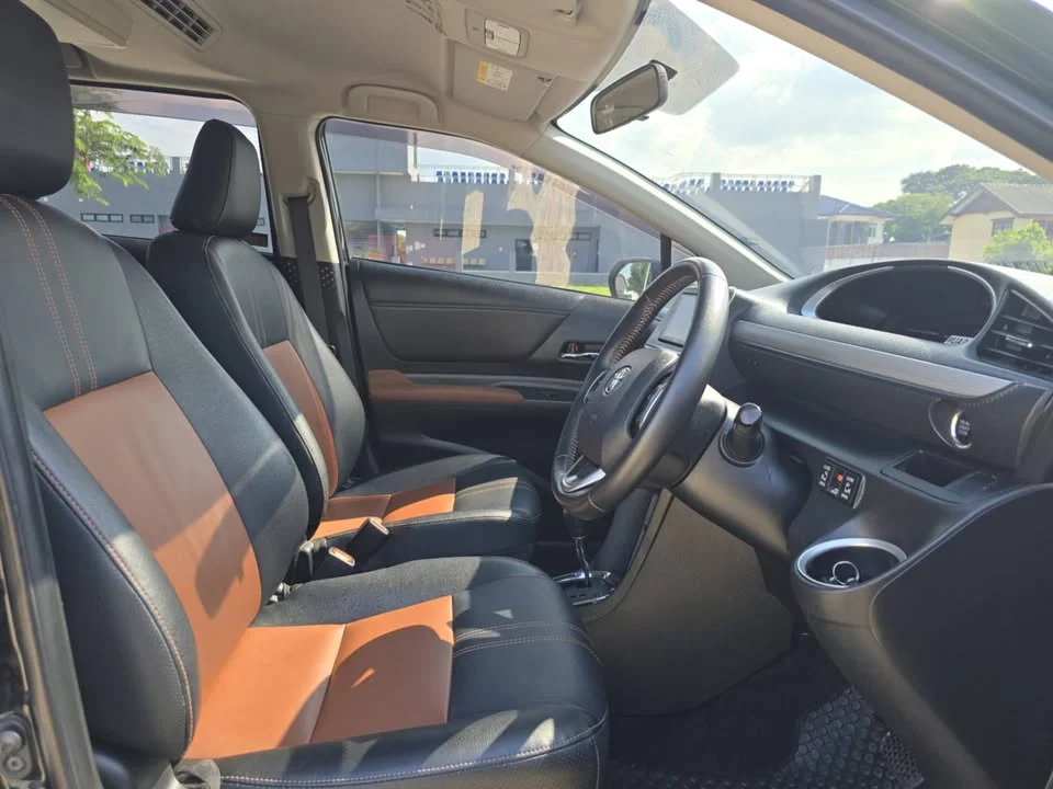 2017 Toyota Sienta II 3