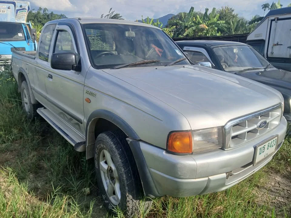 2000 Mazda 2500 Fighter V 2