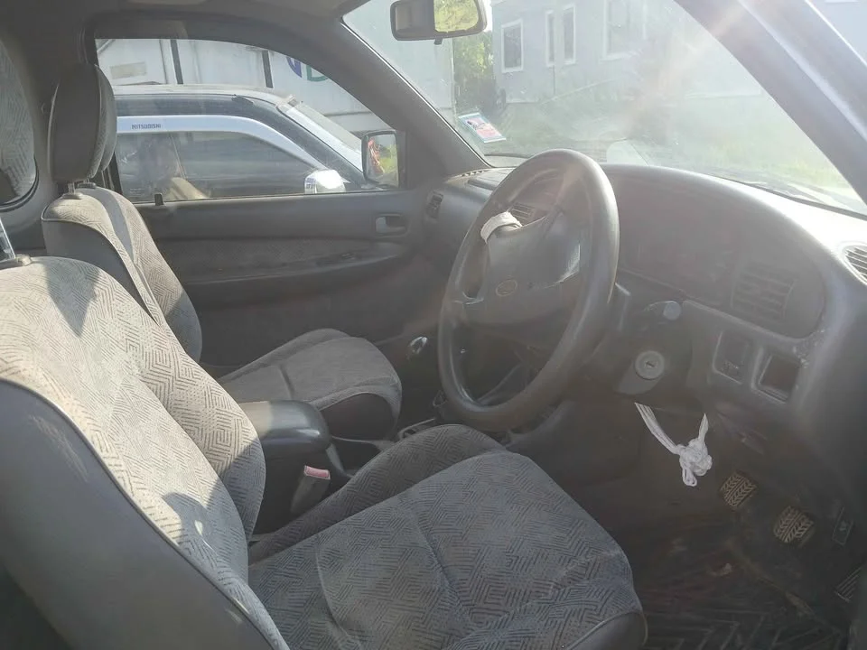2000 Mazda 2500 Fighter V 3
