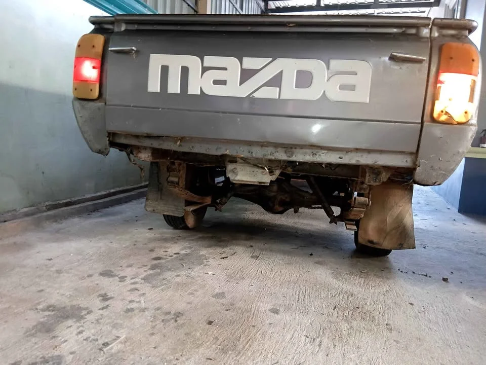 2000 Mazda B-series (Familia) III 2