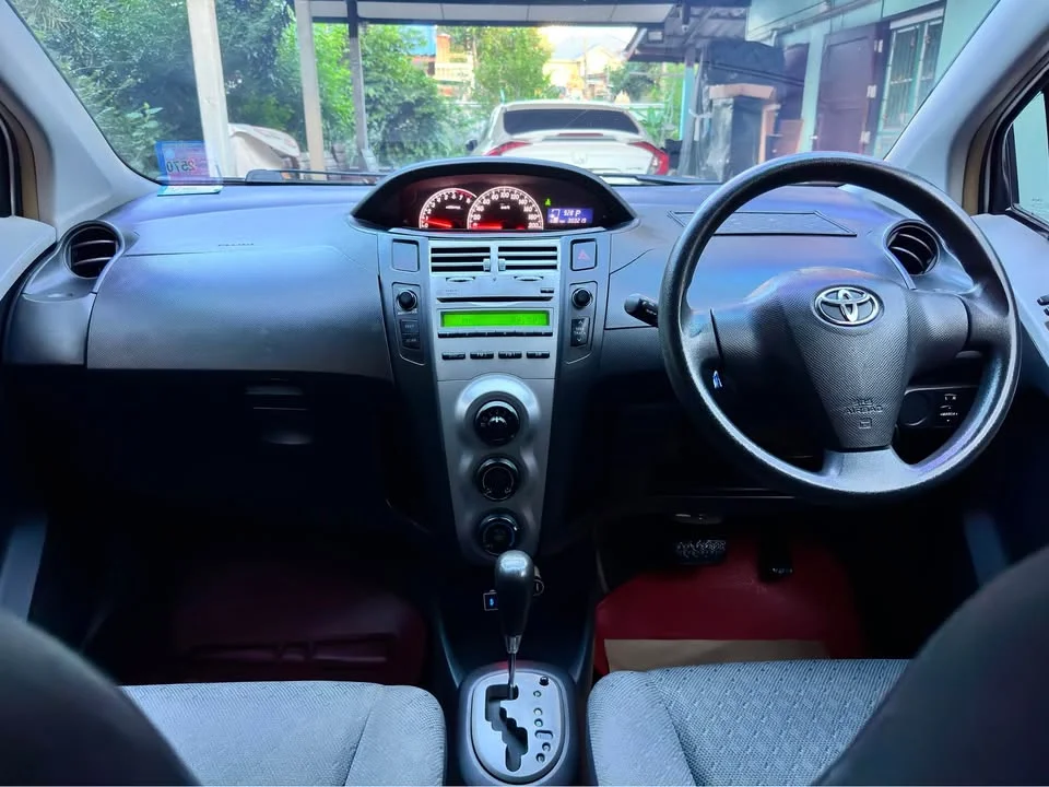 2009 Toyota Yaris II 2