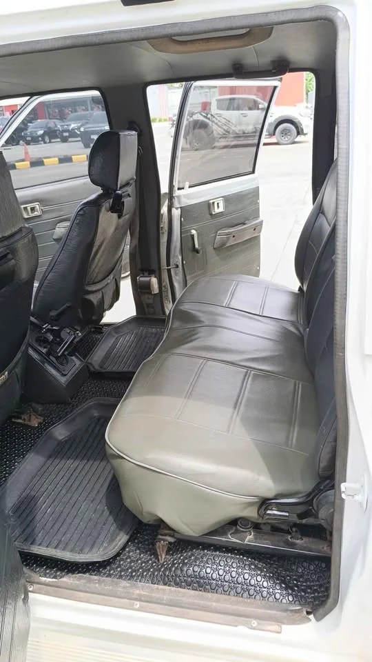 1990 Mitsubishi Triton II 3