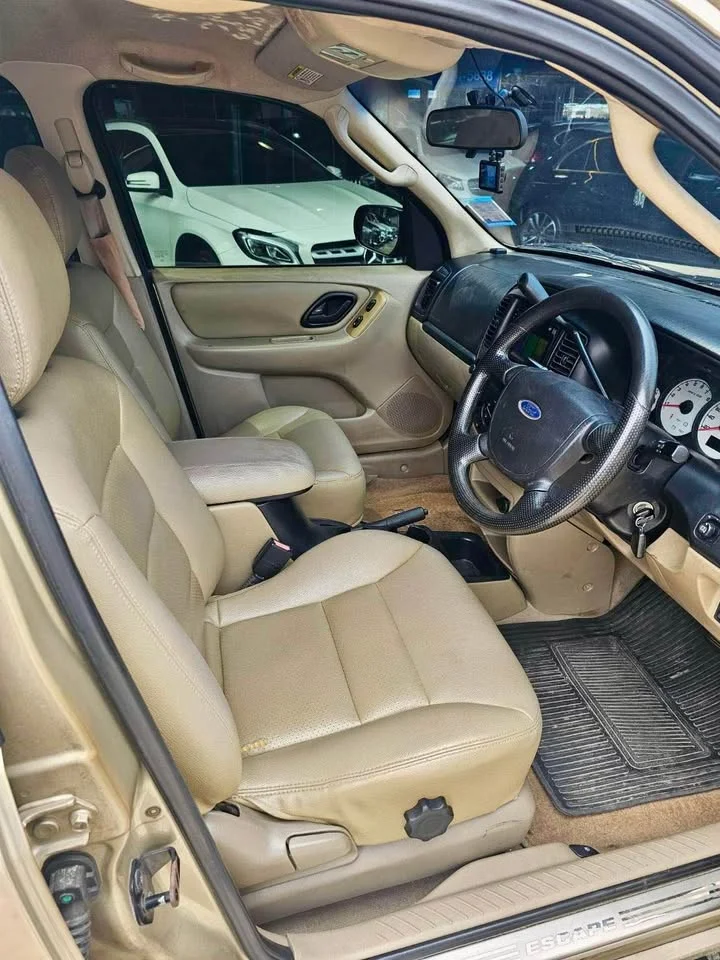 2004 Ford Escape I 3