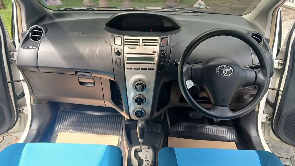 2008 Toyota Yaris II 2