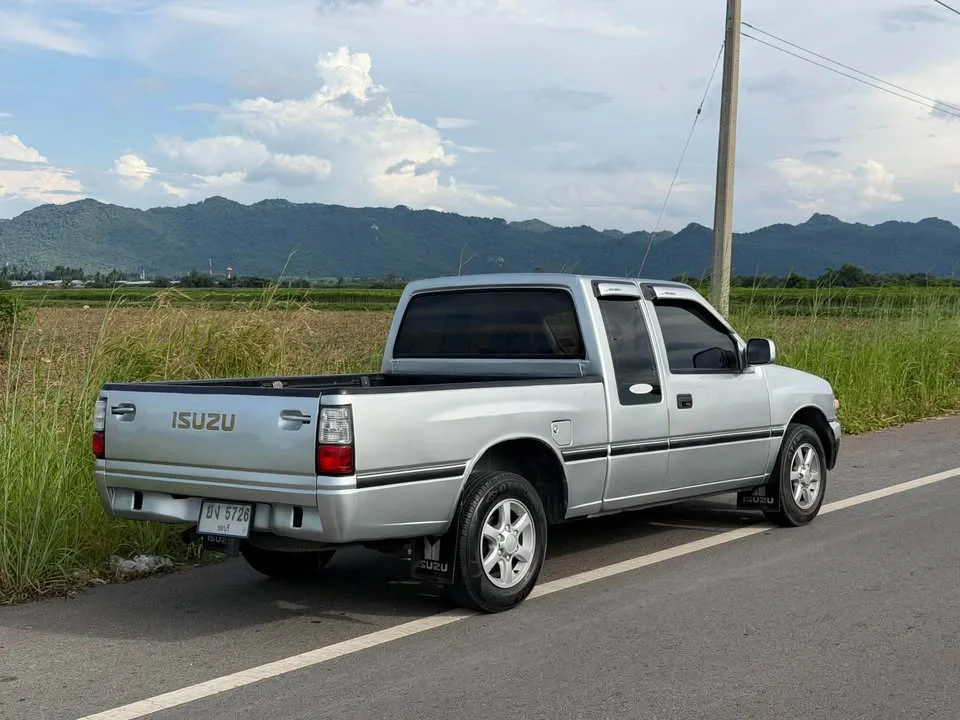 1996 Isuzu TFR III 3