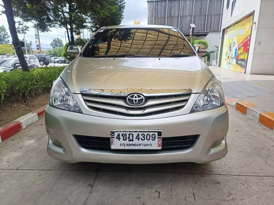 2011 Toyota Innova I 2