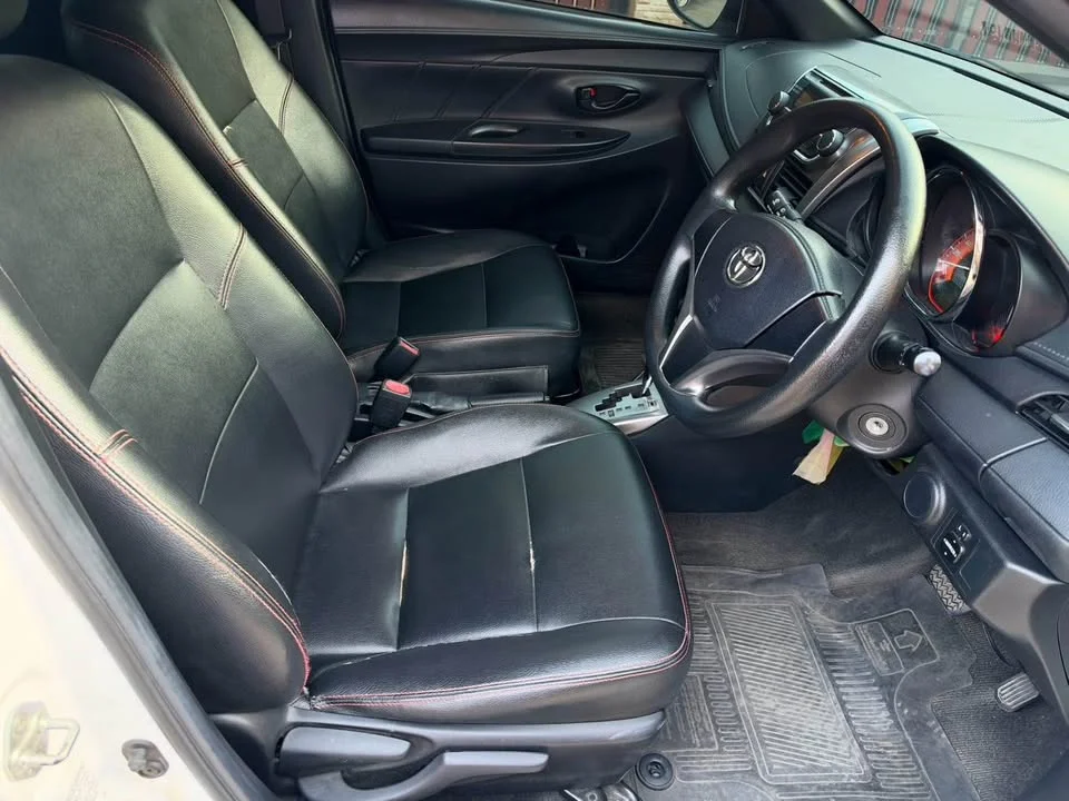 2015 Toyota Yaris III 2