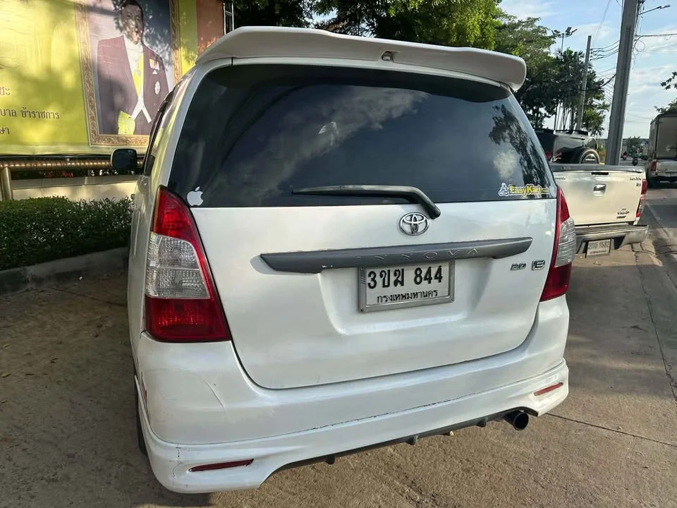 2012 Toyota Innova I 3