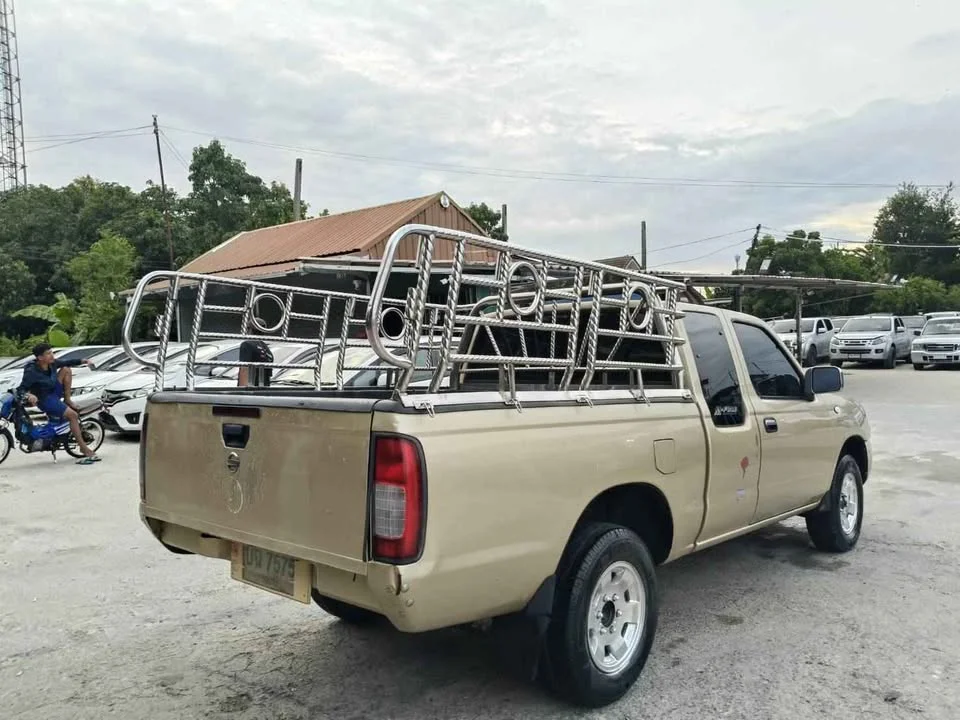 2005 Nissan Frontier I 3