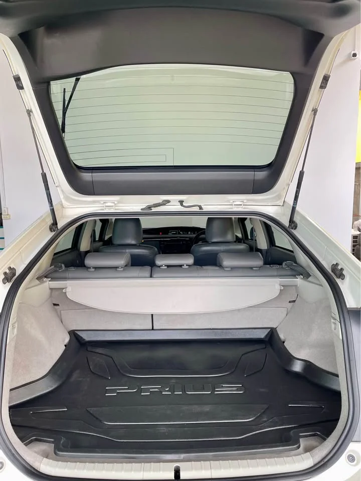 2011 Toyota Prius III 2