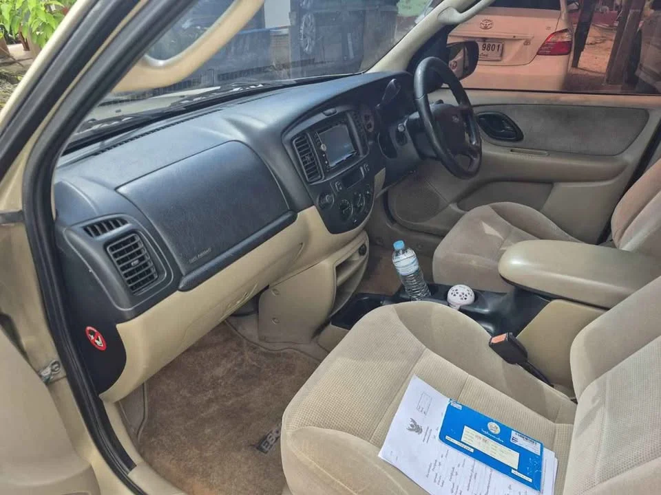 2004 Ford Escape I 3