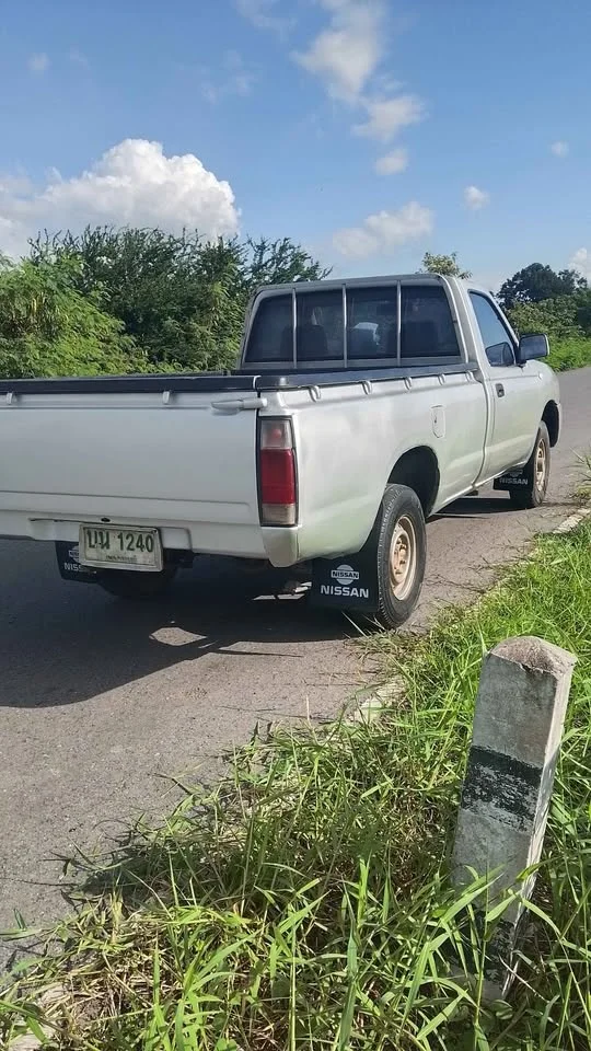 2004 Nissan Frontier I 2