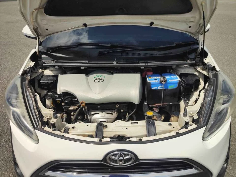 2017 Toyota Sienta II 2