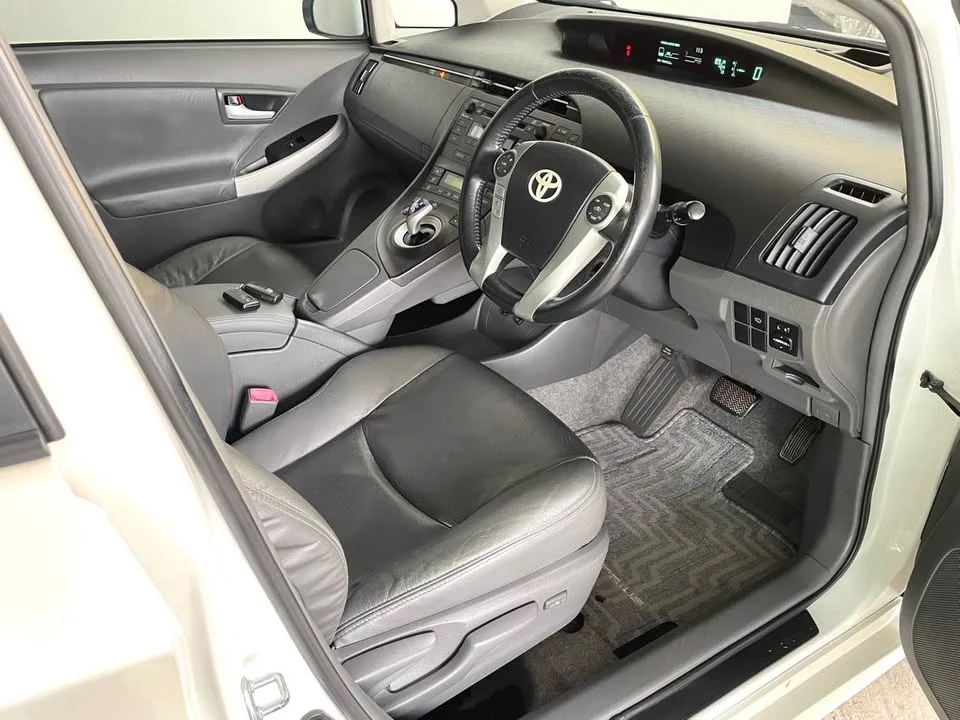 2011 Toyota Prius III 3