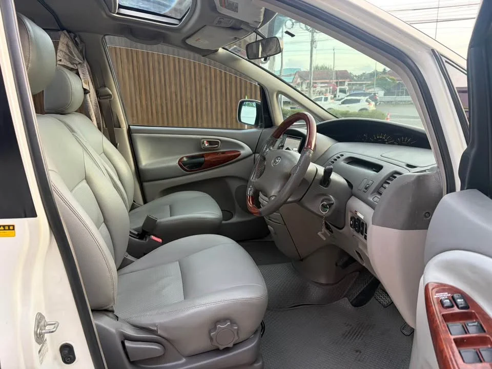 2002 Toyota Estima II 2