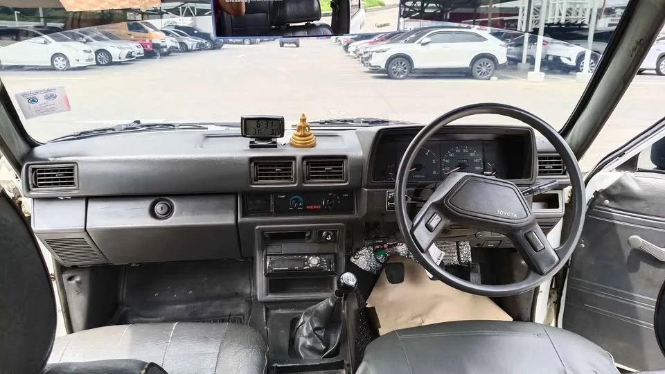 1990 Mitsubishi Triton II 3