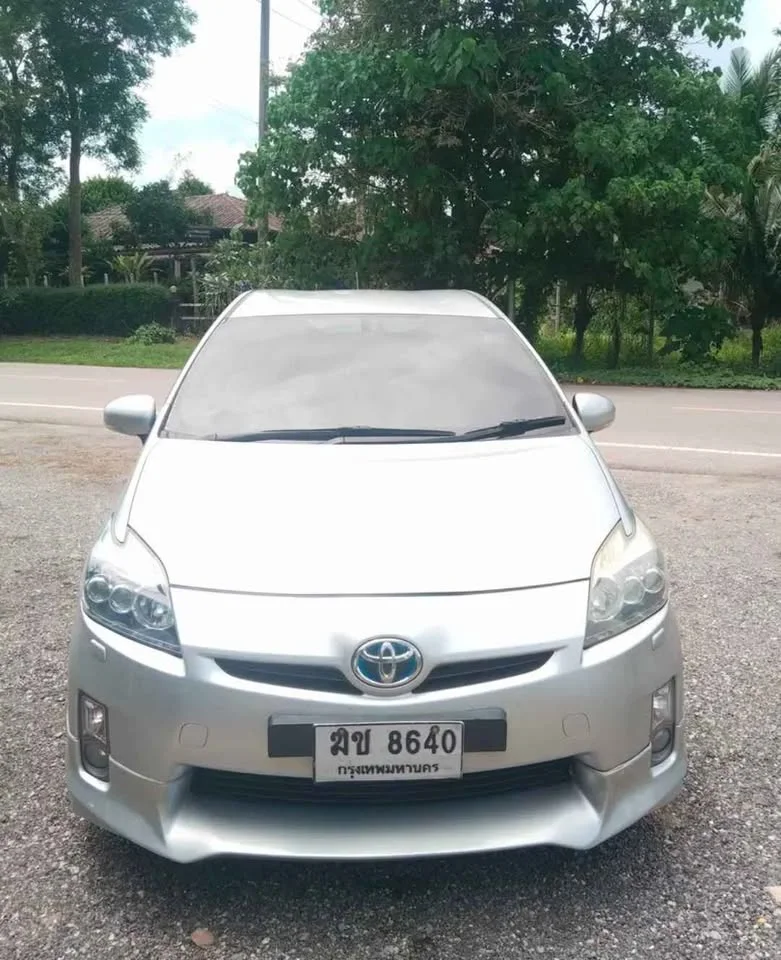2012 Toyota Prius III 2