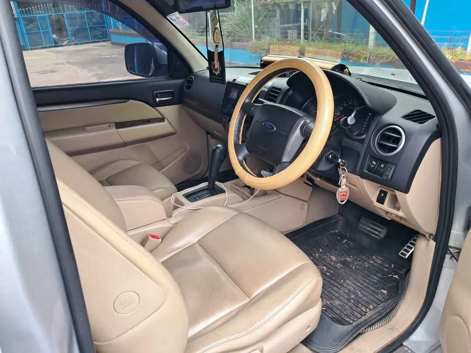 2013 Ford Everest I 2
