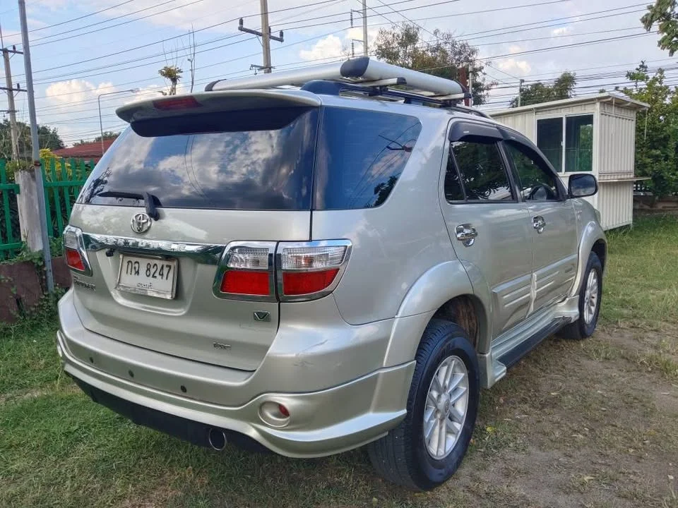 2010 Toyota Fortuner I 3