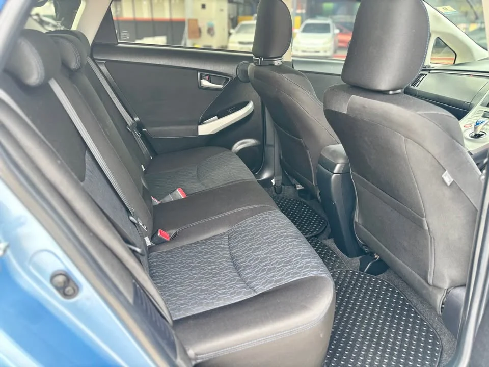 2014 Toyota Prius III 2