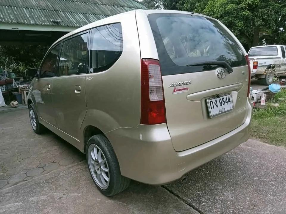 2004 Toyota Avanza I 3