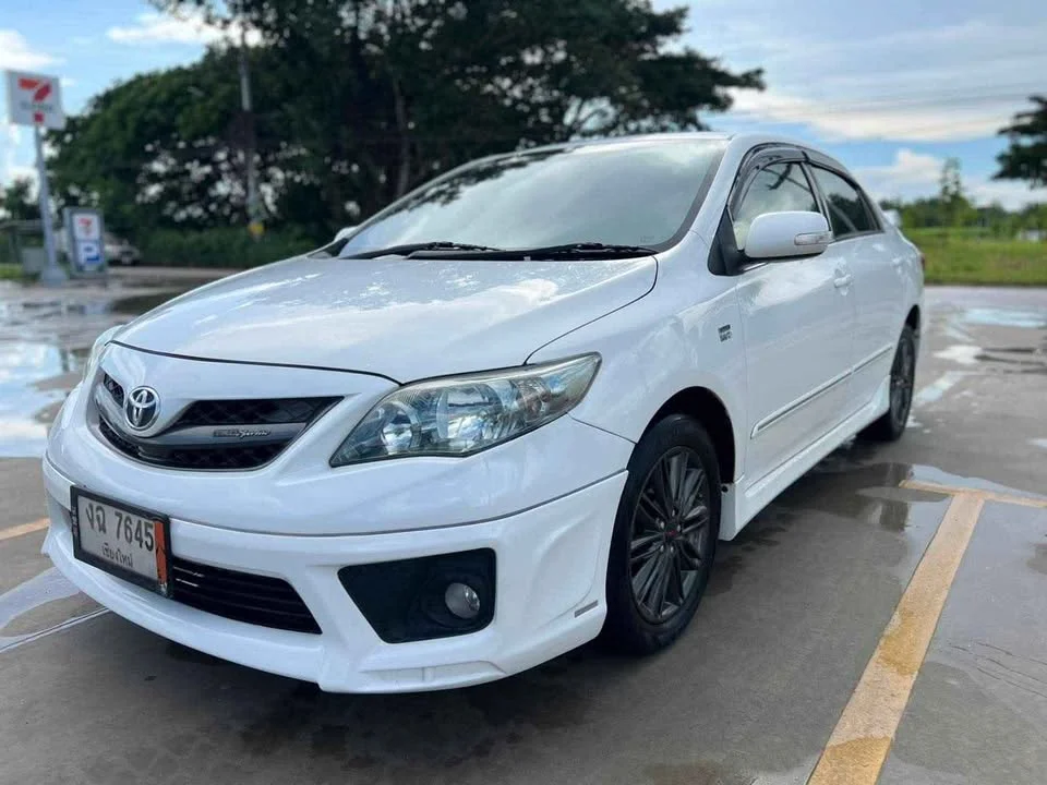 2012 Toyota Corolla Altis X (E140) 3