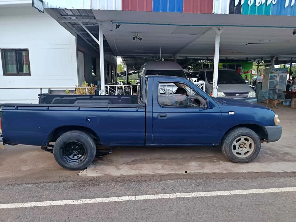 1999 Nissan Frontier I 2