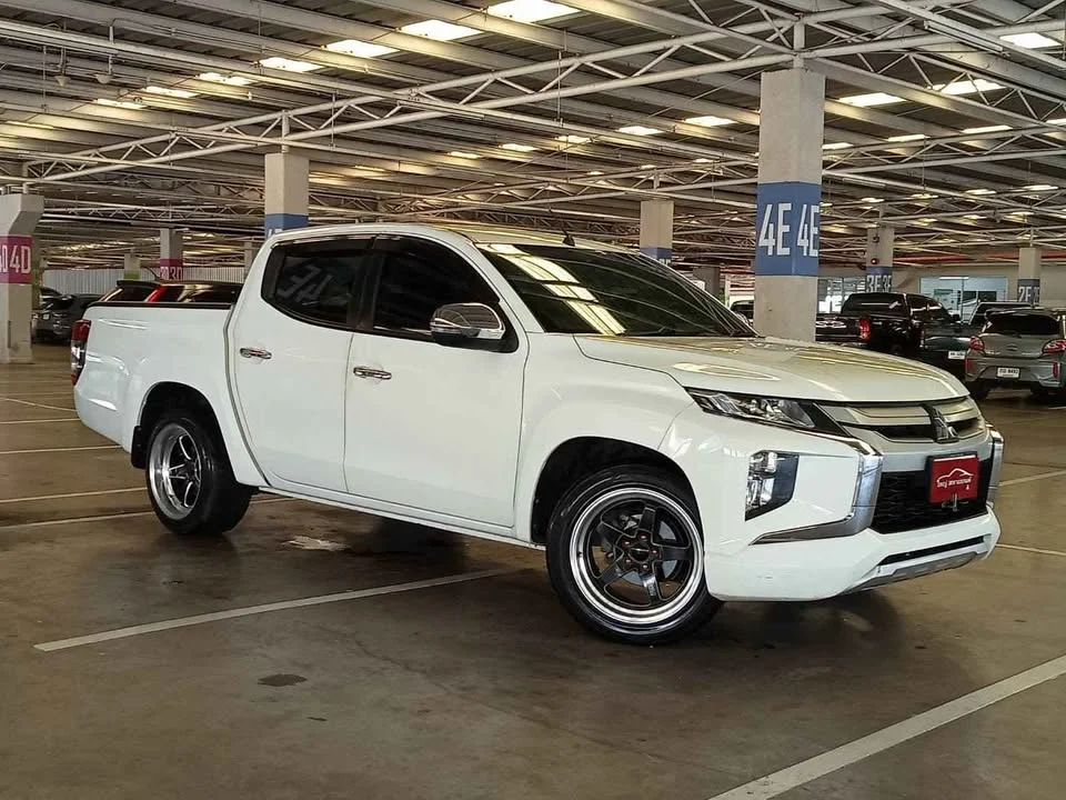 2022 Mitsubishi Triton V 2
