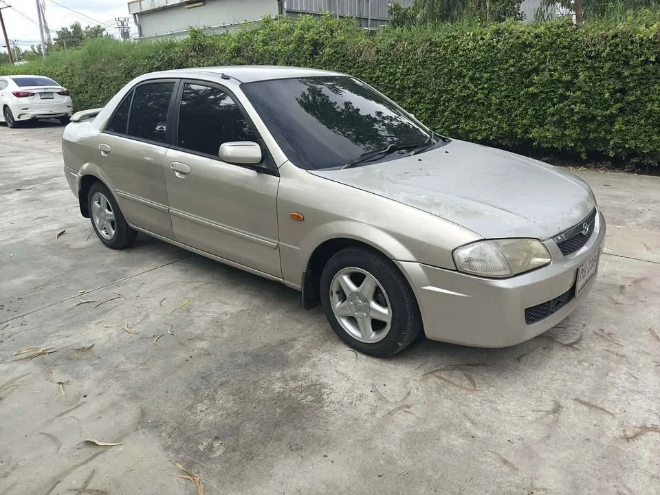 2000 Mazda 323 VIII 3
