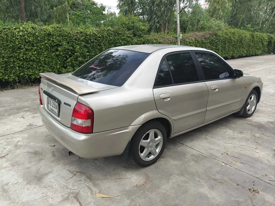 2000 Mazda 323 VIII 2