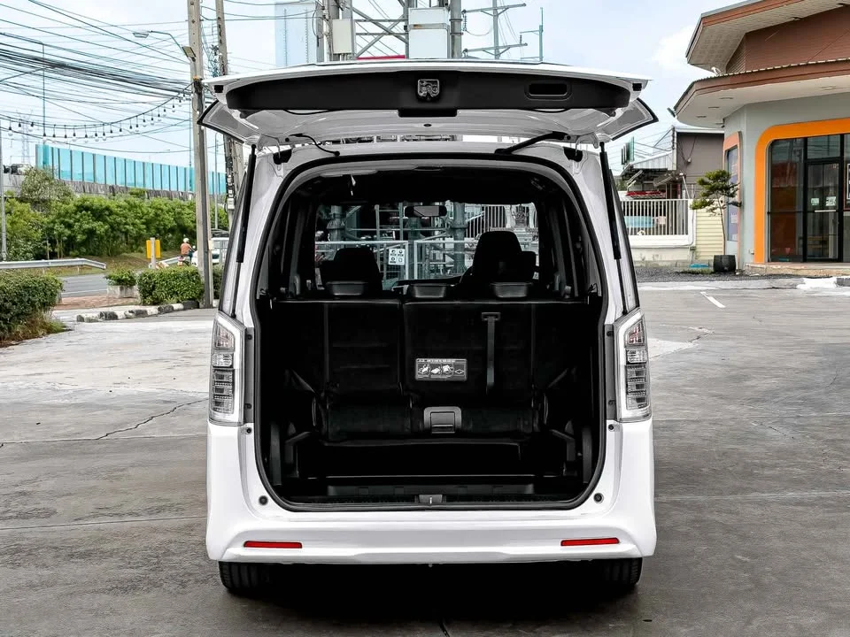 2014 Honda Stepwgn IV 3