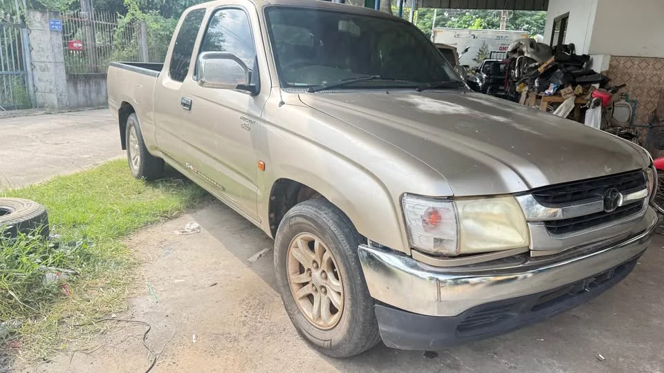 2003 Toyota Hilux Tiger VI 3
