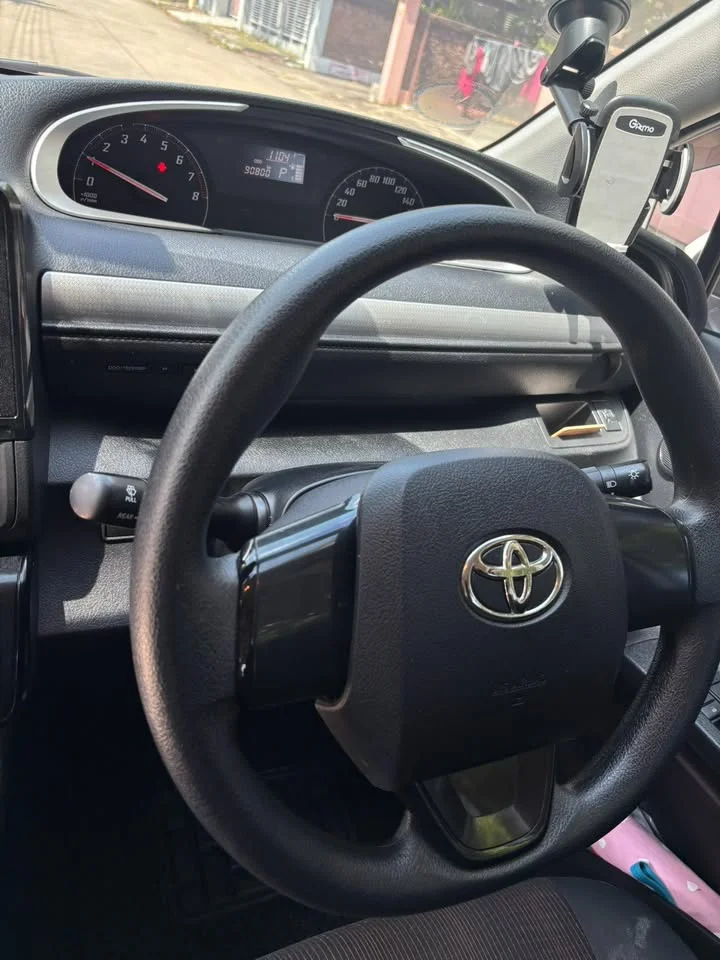 2019 Toyota Sienta II 2