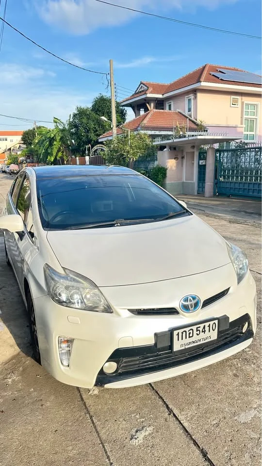 2012 Toyota Prius III 2