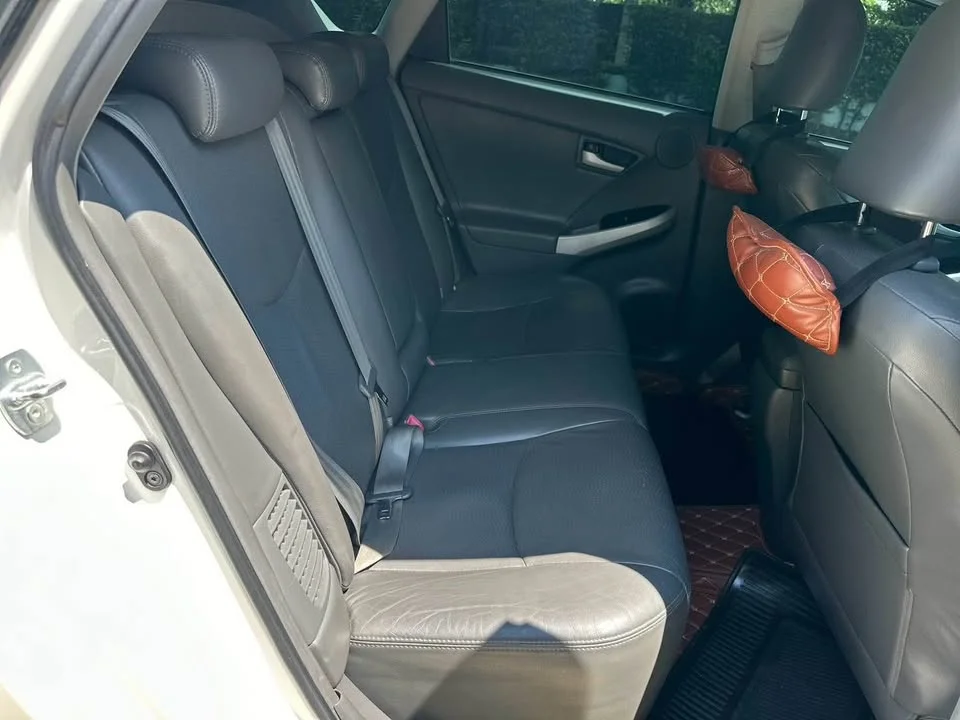 2010 Toyota Prius III 3