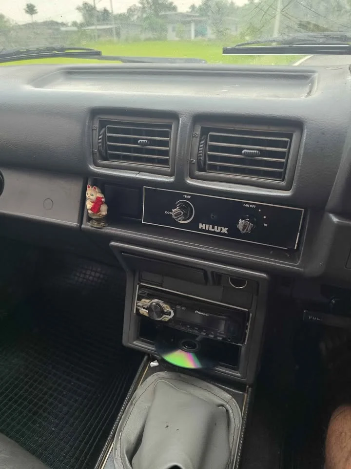 1990 Toyota Hilux Mighty-X V 2