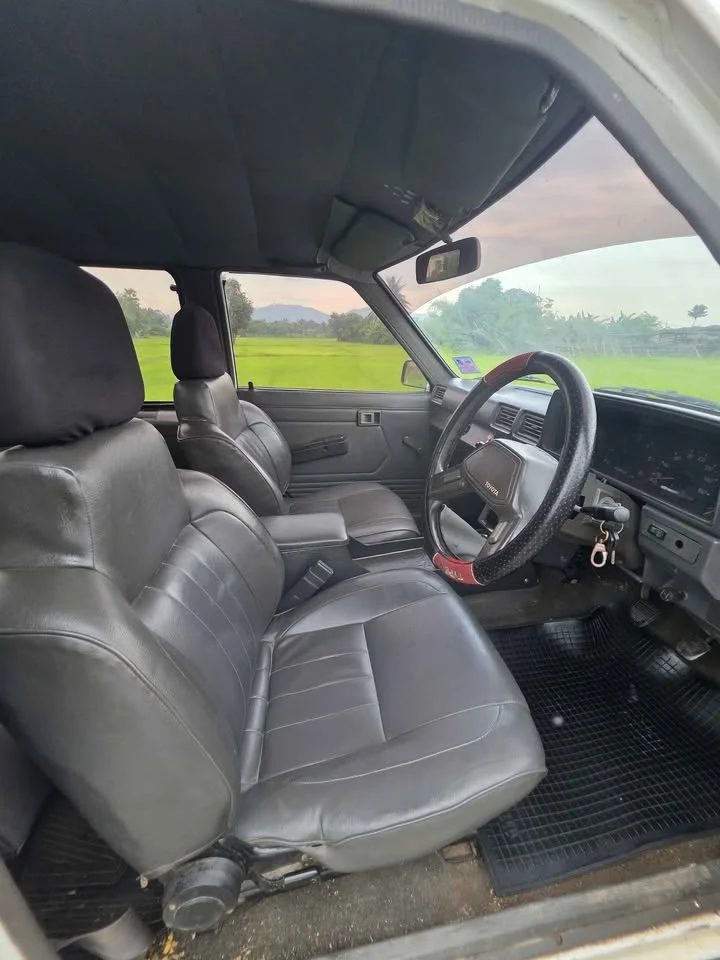 1990 Toyota Hilux Mighty-X V 3