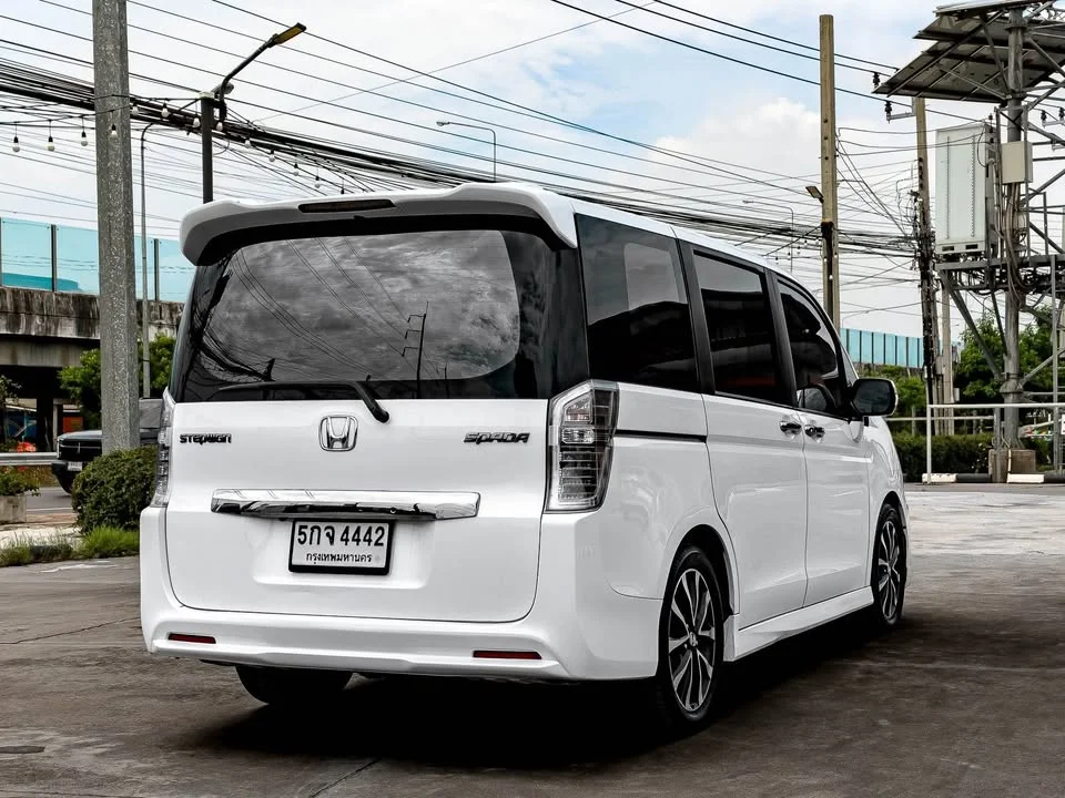 2014 Honda Stepwgn IV 3