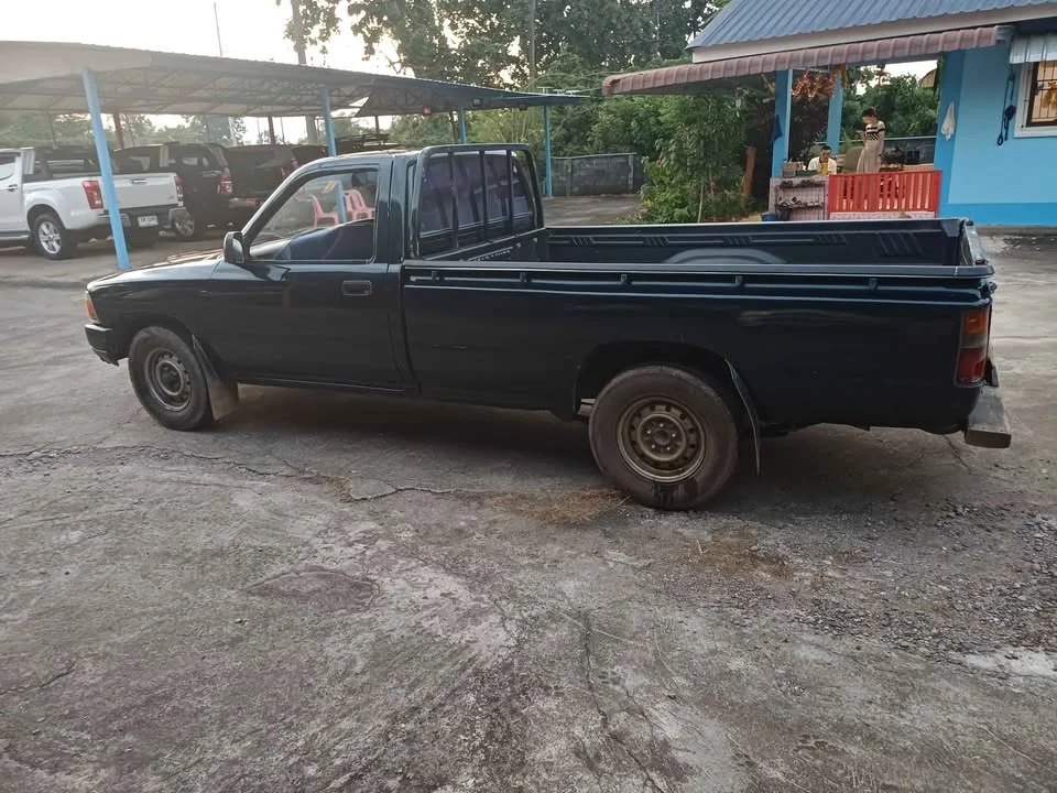 1995 Toyota Hilux Mighty-X V 2