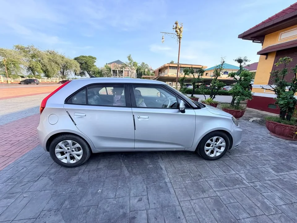 2015 MG 3 II 3