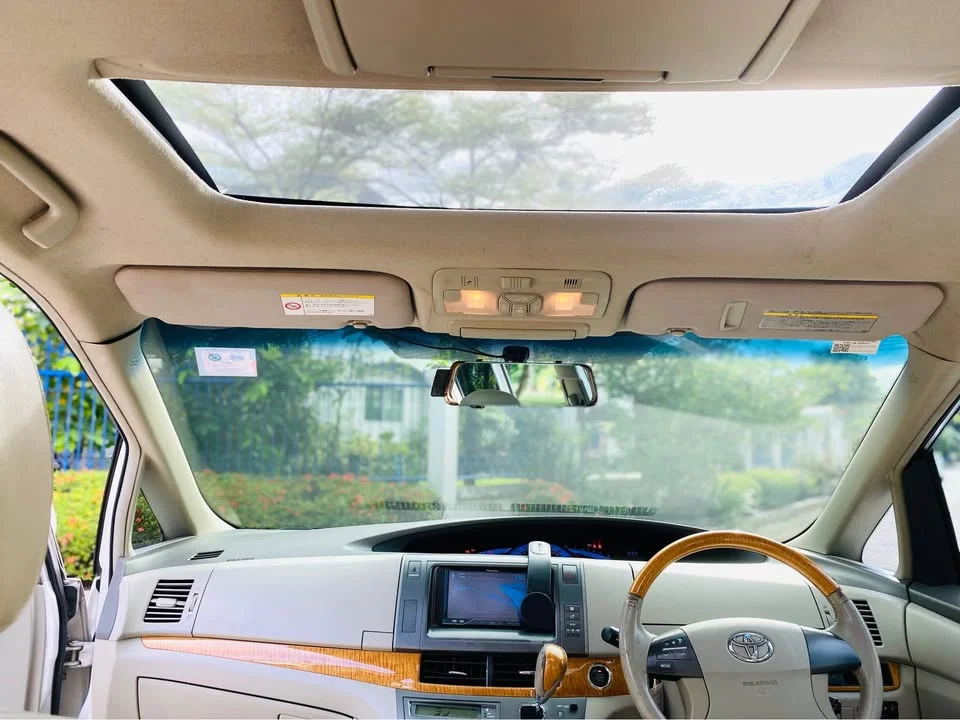 2011 Toyota Estima III 2
