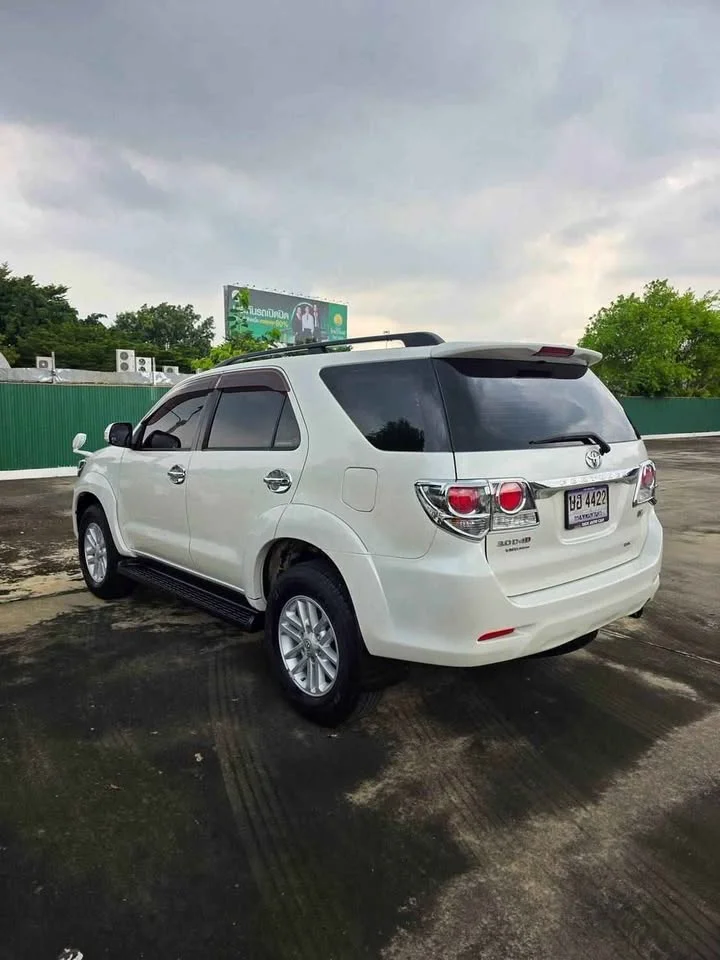 2013 Toyota Fortuner I 3