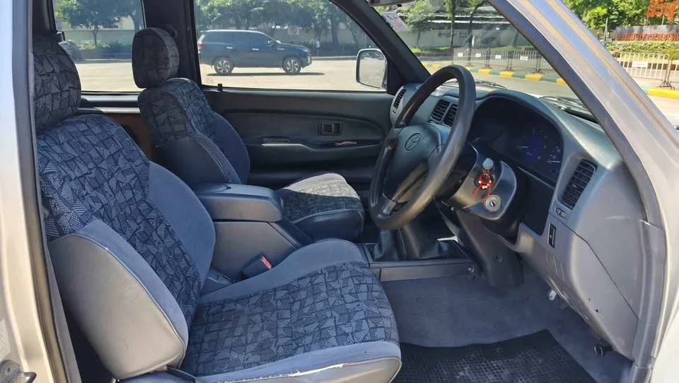 2002 Toyota Hilux Tiger VI 2