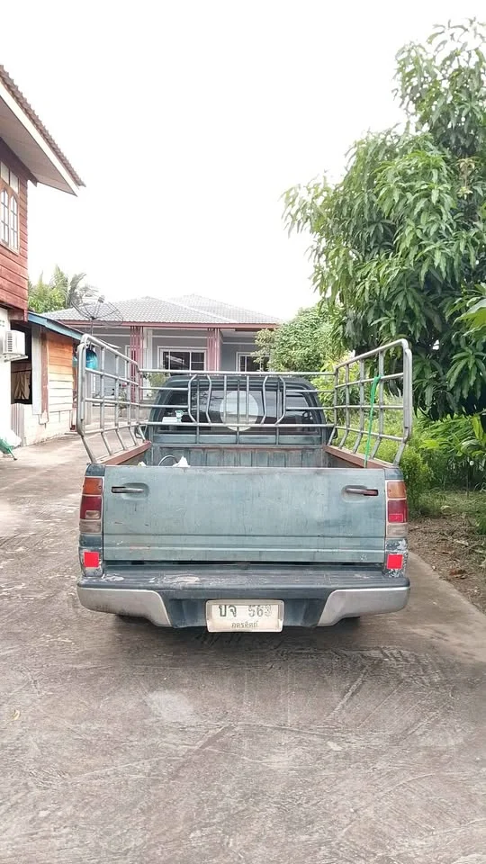 1996 Isuzu TFR III 3