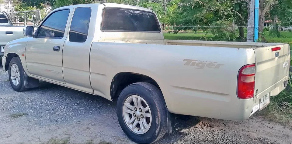 2002 Toyota Hilux Tiger VI 3