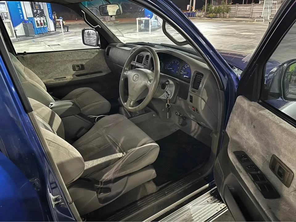 2004 Toyota Hilux Tiger VI 3