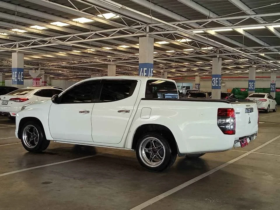 2022 Mitsubishi Triton V 3